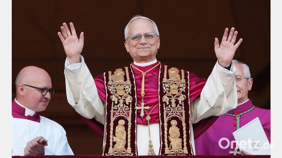 Papst Leo XIV. am Tag seiner Wahl. (Archivbild) Bild: Alessandra Tarantino/AP/dpa