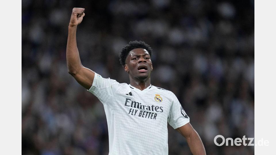 Tchouaméni von Real Madrid und sein Teamkollege Valverde sollen einem Bericht zufolge in der Kabine aneinandergeraten sein.(Archivbild) Bild: Bernat Armangue/AP/dpa