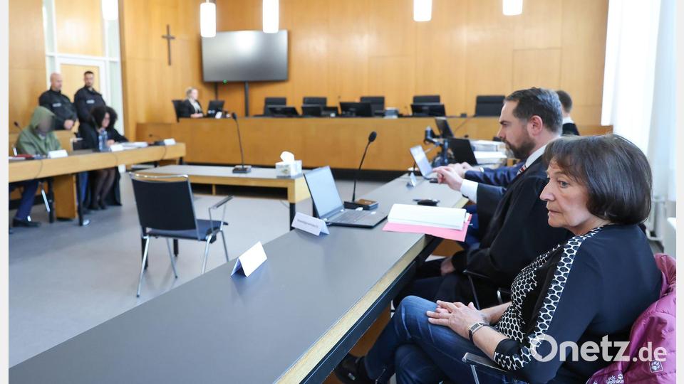 Die Schwestern des Opfers treten als Nebenklägerinnen auf. Bild: Daniel Löb/dpa