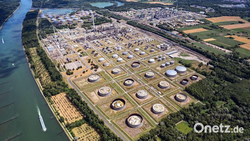 Die Industrie ist nur einer der Gründe für die Belastung des Grundwassers im Oberrheinbecken (Archivbild). Bild: Uli Deck/dpa