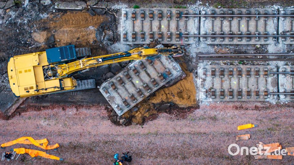 Im Schienennetz der Bahn wird an vielen Stellen gebaut. Das Problem: Das Netz ist einem so schlechten Zustand, dass damit bislang nur der Ist-Zustand beibehalten werden kann. (Archivbild) Bild: Jens Büttner/dpa