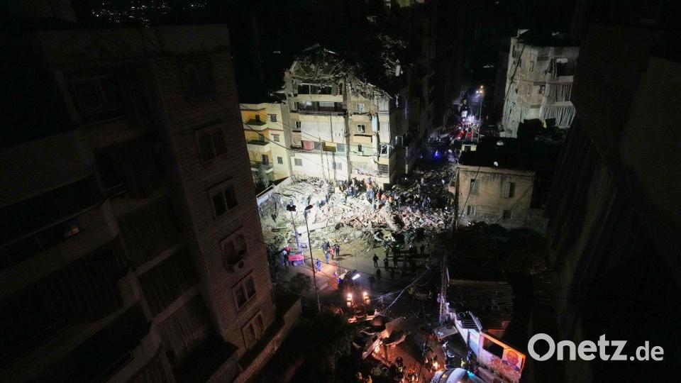 Erstmals seit Beginn der Waffenruhe greift Israel in der libanesischen Hauptstadt Beirut Ziele mutmaßlicher Hisbollah-Kämpfer an. Bild: Hassan Ammar/AP/dpa