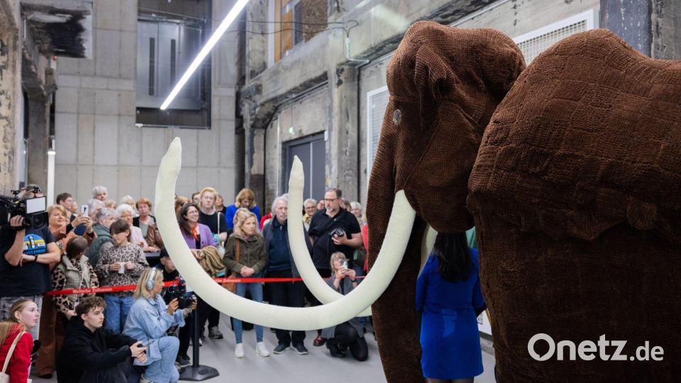 Das Mega-Mammut ist fertig. Bild: Rolf Vennenbernd/dpa