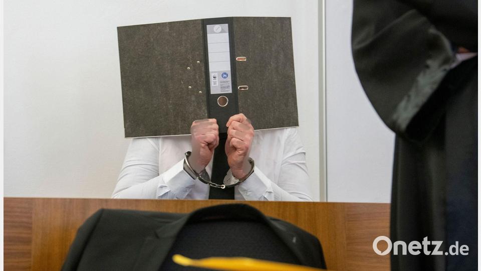 Über zehn Jahre hinweg hatte das Ehepaar, hier der Mann, eine Millionensumme aus den Parkautomaten der Stadt Kempten entwendet. (Archivbild) Bild: Stefan Puchner/dpa