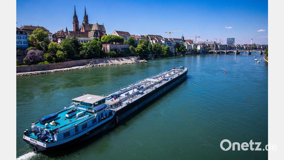 Das Grundwasser entlang des Oberrheins ist nach einer Studie erheblich mit Schadstoffen belastet (Archivbild). Bild: Jens Büttner/dpa