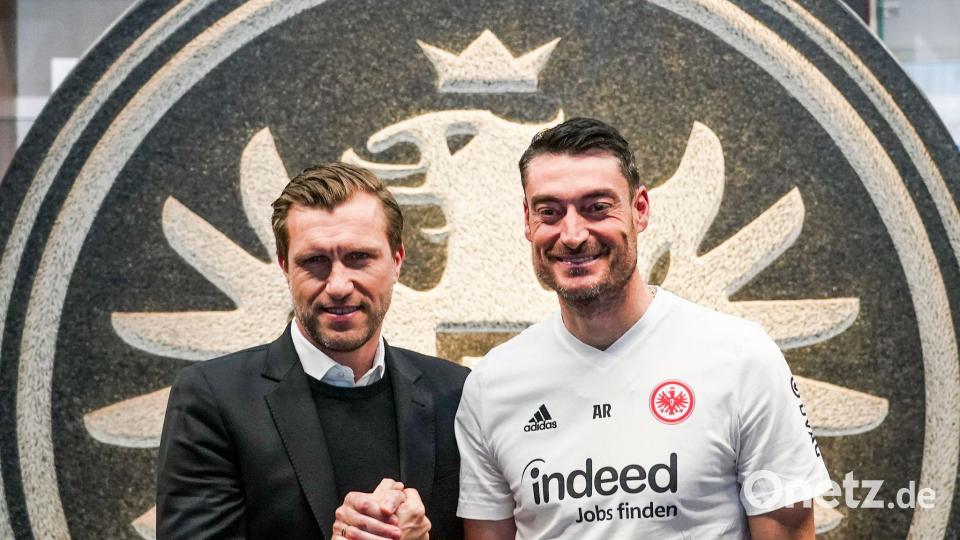 Markus Krösches Wunschtrainer Albert Riera erweist sich als Fehlgriff. (Archivbild Bild: Marc Schüler/dpa