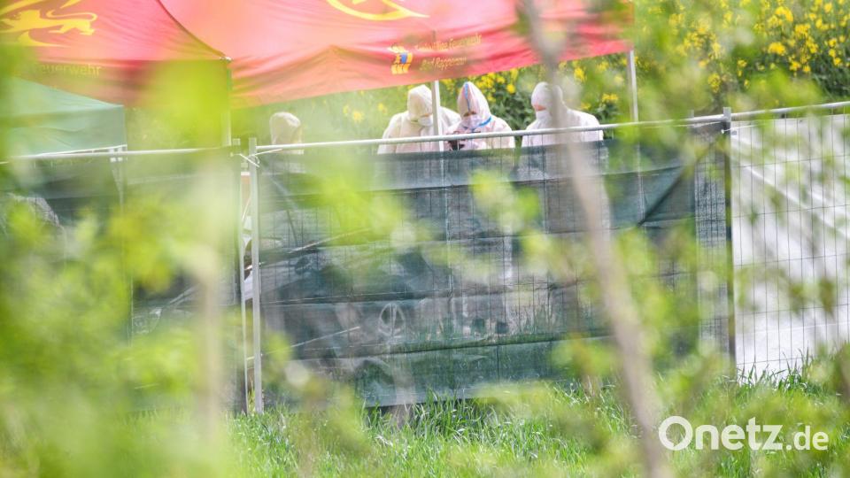 Die Spurensicherung war mehrere Stunde an der Arbeit. Bild: Jason Tschepljakow/dpa