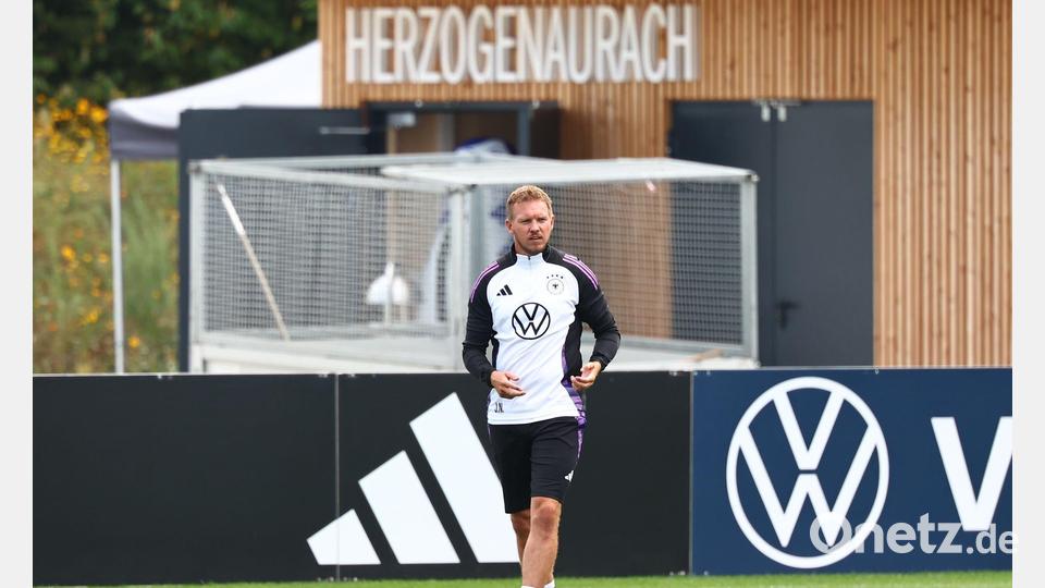 Bundestrainer Julian Nagelsmann kann für die erste Phase der WM-Vorbereitung in Herzogenaurach nun auch mit dem Bayern-Block planen. (Archivbild) Bild: Daniel Karmann/dpa