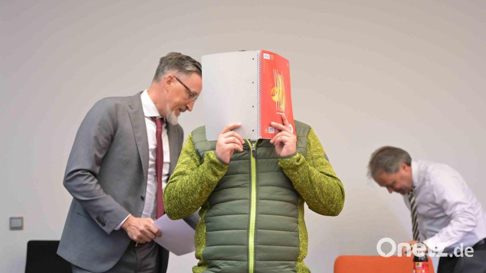 Der Angeklagte bestreitet die Vorwürfe. Bild: Malin Wunderlich/dpa