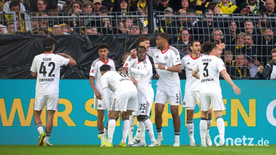 Eintracht Frankfurt jubelt über das frühe 1:0. Bild: Bernd Thissen/dpa