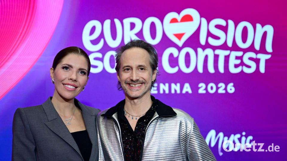 Swarovski und Ostrowski - das Moderatorenduo des ESC. (Archivbild) Bild: Roland Schlager/APA/dpa