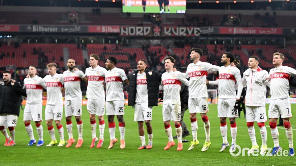 Wollen feiern wie nach dem Hinspielsieg: Die Profis des VfB Stuttgart. (Archivbild) Bild: Federico Gambarini/dpa