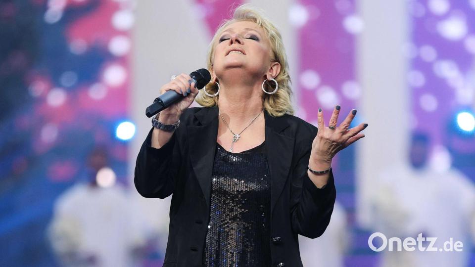 Gewann 1982 erstmals für Deutschland den Eurovision Song Contest: die Sängerin Nicole. Ihre Karriere ging danach immer weiter - hier ein Auftritt 2022. (Archivbild) Bild: Jan Woitas/dpa
