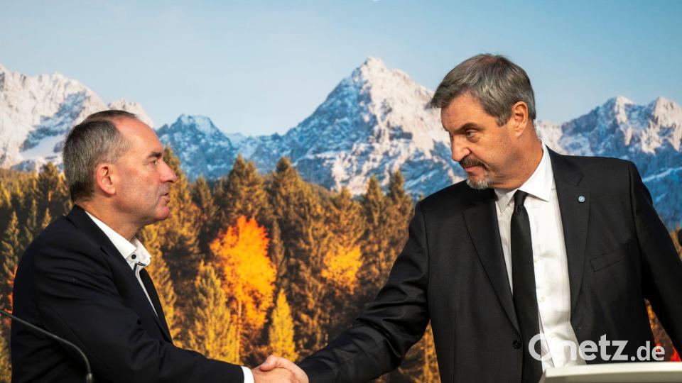 Aiwanger und Söder - die beiden Parteichefs führen seit Jahren die Koalition von CSU und Freien Wählern in Bayern an. Nach den jüngsten Verlusten der CSU bei der Kommunalwahl ist das Verhältnis aber angespannt. (Archivbild) Bild: Peter Kneffel/dpa