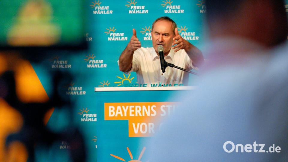 Klare Worte, aber kein euphorischer Applaus: Freie-Wähler-Chef Aiwanger kann derzeit dennoch mit der Lage seiner Partei in Bayern zufrieden sein. Bild: Uwe Lein/dpa