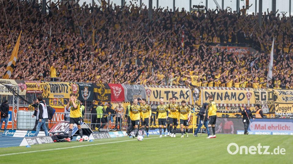 Tausende Fans von Dynamo Dresden beim Spiel in Braunschweig. Bild: Andreas Gora/dpa