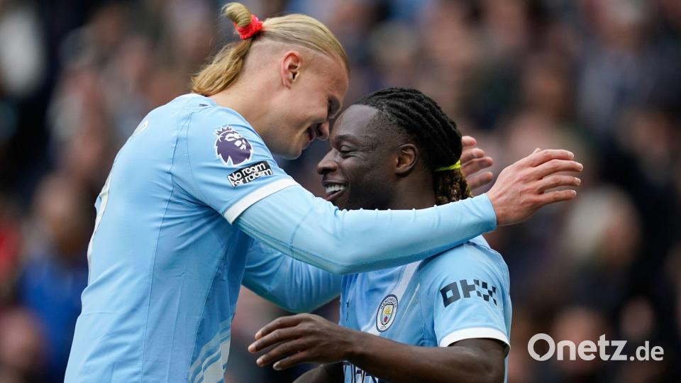 Torschützen unter sich: Erling Haaland (l) und Jeremy Doku trafen bei Manchester Citys Sieg gegen den FC Brentford. Bild: Dave Thompson/AP/dpa