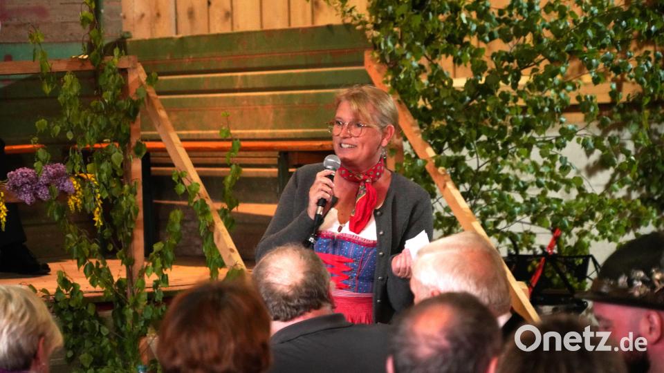 Die Lennesriether Moderatorin Doris Vitzthum bei der 34. Sitzweil im Veidnstodl. Bild: fvo