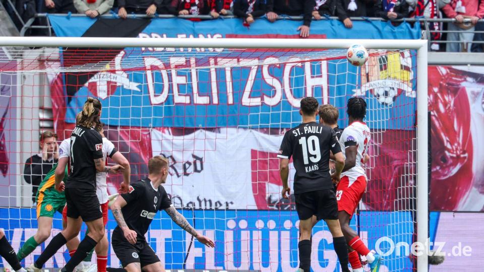Schlagers Schuss geht oben in den Knick. Bild: Jan Woitas/dpa