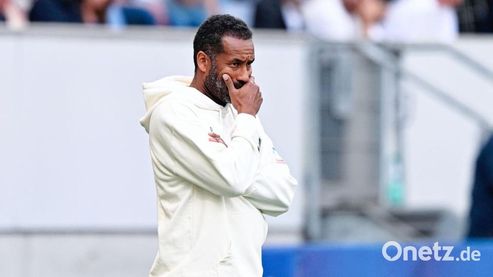 Nachdenkliche frühem Platzverweise für Werder: Trainer Daniel Thioune. Bild: Uwe Anspach/dpa