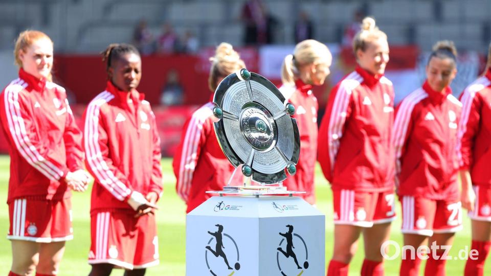 Die Bayern-Frauen mit der Meisterschale. Bild: Karl-Josef Hildenbrand/dpa