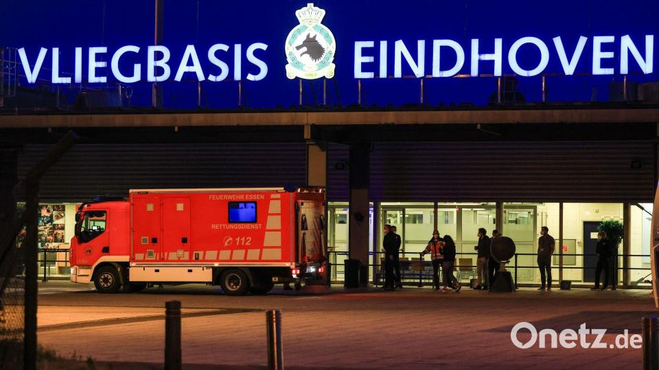 Am Flughafen in Eindhoven warteten bereits Rettungswagen auf die deutschen Passagiere. Bild: Christoph Reichwein/dpa