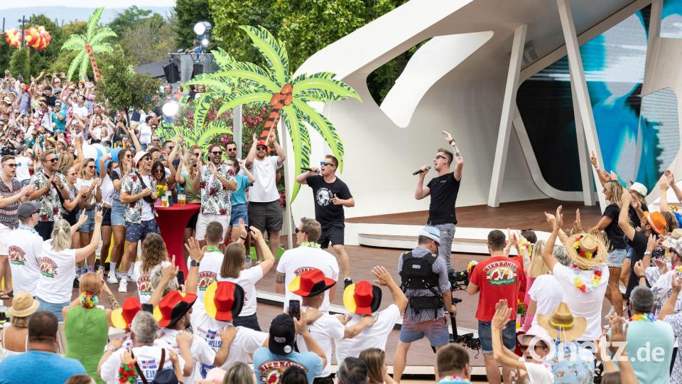 Der „Fernsehgarten“ feiert auch gerne Motto-Partys - etwa „Mallorca vs. Oktoberfest“. (Archivbild) Bild: Hannes P. Albert/dpa