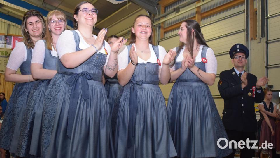 Die Willhofer Festdamen waren nicht zu bremsen und verbreiteten eine tolle Stimmung. Bild: bnr