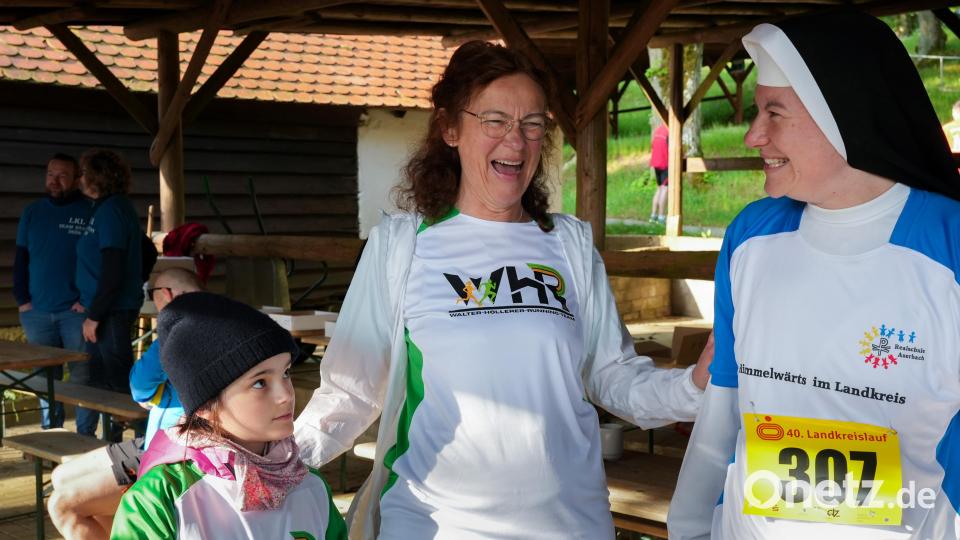 40. Landkreislauf Amberg-Sulzbach 2026. Vor dem Start am Annaberg, Die Realschule Auerbach schickt eine Staffel mit elf Sportlerinnen und Sportlern an den Start. Bild: Stephan Huber