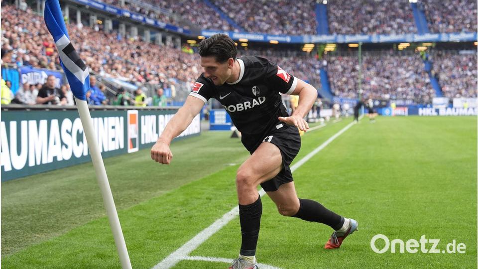 Umstrittener Jubel: Freiburgs Torschütze und Ex-St. Paulianer Igor Matanovic boxt eine HSV-Eckfahne nach seinem Treffer zum 1:1. Bild: Marcus Brandt/dpa