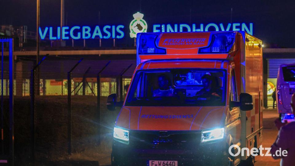 Unvorhergesehenes Ende einer Kreuzfahrt: Per Rettungswagen ging es für die deutschen Passagiere der „Hondius“ nach Frankfurt. Bild: Christoph Reichwein/dpa