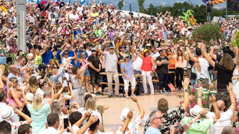 Bunt, laut, ausgelassen, so geht es regelmäßig beim „Fernsehgarten“ zu. (Archivfoto) Bild: Hannes P. Albert/dpa