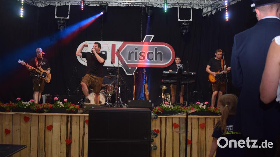 Die Showband "SaKrisch" gab musikalisch Vollgas und begeisterte das Publikum. Bild: bnr