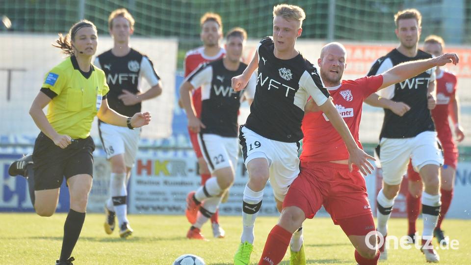 Zurück im Dress der DJK Gebenbach: Nach seinem Intermezzo bei der DJK Ammerthal läuft Fabio Pirner (links) kommende Saison wieder für die DJK Gebenbach auf. Bild: Hubert Ziegler