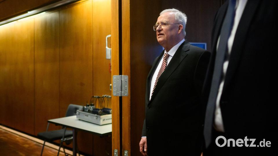 Im Investorenprozess zum Dieselskandal sagte der frühere VW-Boss Martin Winterkorn als Zeuge aus. (Archivbild) Bild: Julian Stratenschulte/dpa