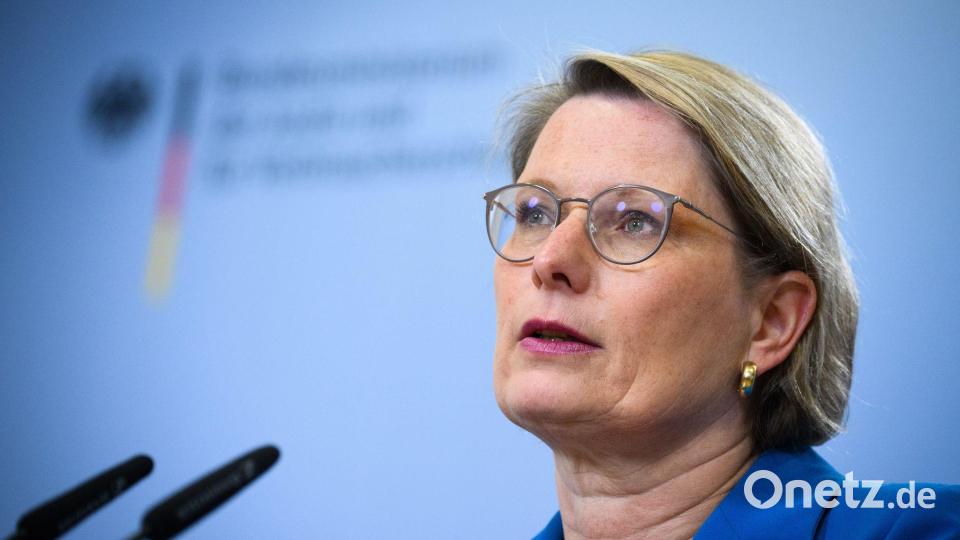 Die partnerschaftliche Kinderbetreuung nach einer Trennung will Hubig zwar fördern. Eine gesetzliche Festlegung auf ein bestimmtes Modell – etwa das Wechselmodell mit hälftiger Betreuung – ist aber nicht vorgesehen. (Archivbild) Bild: Bernd von Jutrczenka/dpa