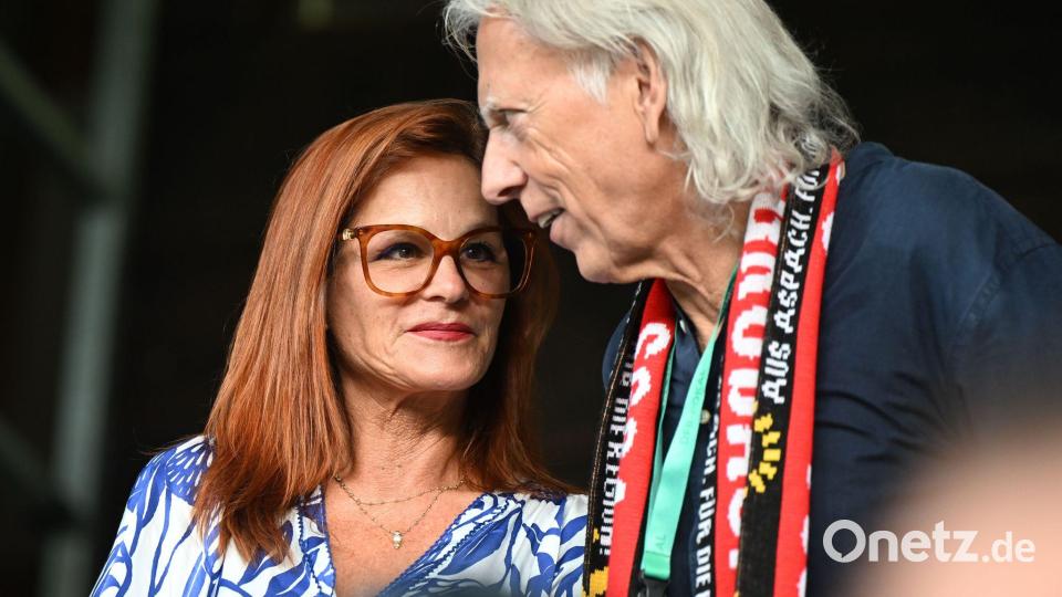Andrea Berg und ihr Ehemann Uli Ferber haben eine enge Bindung zum Neu-Drittligisten (Archivbild). Bild: Bernd Weißbrod/dpa