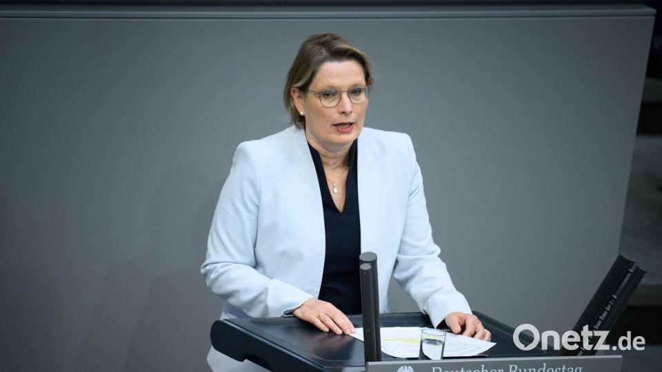 Die Vereinbarung des gemeinsamen Sorgerechts will Bundesjustizministerin Stefanie Hubig (SPD) für nicht verheiratete Eltern einfacher machen. (Archivbild) Bild: Bernd von Jutrczenka/dpa