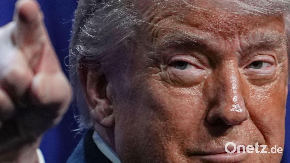 Donald Trump stellt sich gern selbst in eine Reihe mit großen historischen Persönlichkeiten (Archivbild). Bild: Matt Rourke/AP/dpa