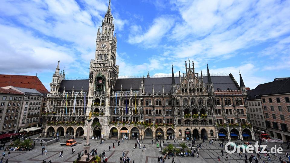 Nachmittags tritt der Stadtrat im Neuen Rathaus zu seiner konstituierenden Sitzung zusammen. (Archivbild) Bild: Felix Hörhager/dpa