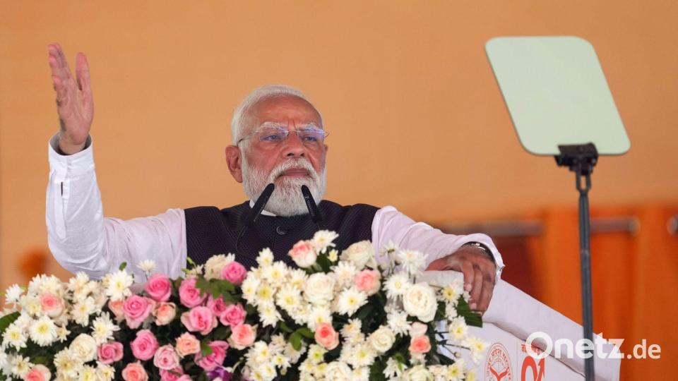 Narendra Modi wird von einigen seiner Anhänger als ein auf die Erde hinabgestiegener Gott betrachtet (Archivbild). Bild: Rajesh Kumar Singh/AP/dpa