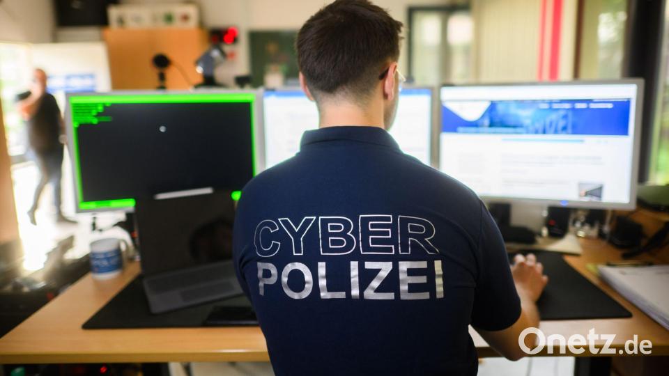 Die Mehrheit der Straftaten im Internet wird inzwischen aus dem Ausland heraus begangen. (Symbolbild) Bild: Julian Stratenschulte/dpa