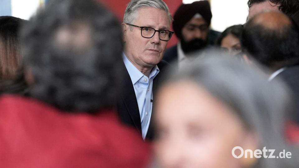 Im Abseits: Der britische Premierminister Starmer steht massiv unter Druck. Bild: Stefan Rousseau/PA Wire/dpa