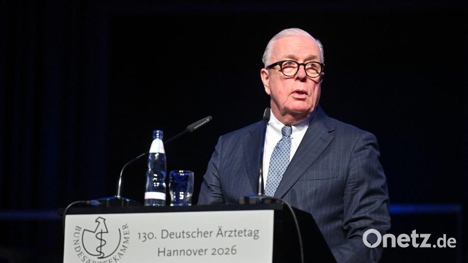 Der Ärztepräsident forderte, das Spargesetz auf „Hold“ zu stellen. Bild: Julian Stratenschulte/dpa