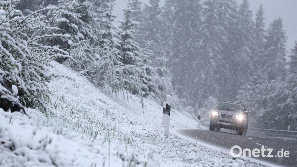 Rund um den Riedbergpass im Allgäu präsentierte sich die Landschaft winterlich weiß. Bild: Karl-Josef Hildenbrand/dpa