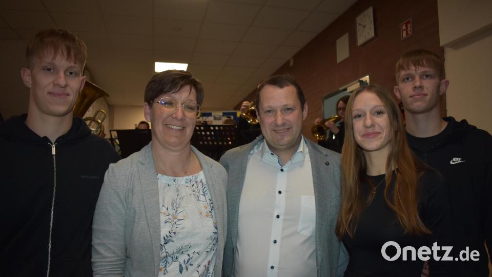 Pressaths neuer Bürgermeister Andreas Reindl mit seiner Frau Susanne und seinen Kindern Magdalena, Maximilian und Sebastian. Bild: rgr
