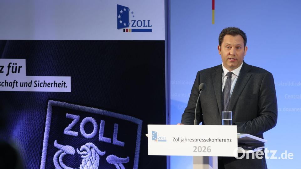 Bundesfinanzminister Klingbeil auf dem Flughafen Leipzig/Halle. Der deutsche Zoll soll gestärkt werden. Bild: Jan Woitas/dpa