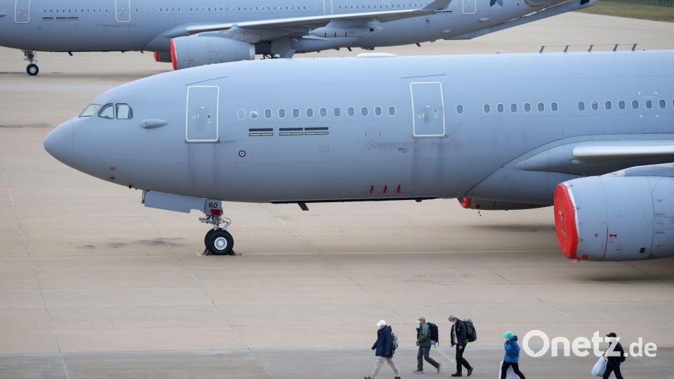Der Evakuierungsflug landete in Eindhoven. Bild: Christoph Reichwein/dpa