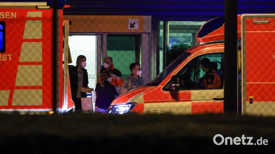 Die deutschen Passagiere wurden per Konvoi nach Frankfurt gebracht. Bild: Christoph Reichwein/dpa