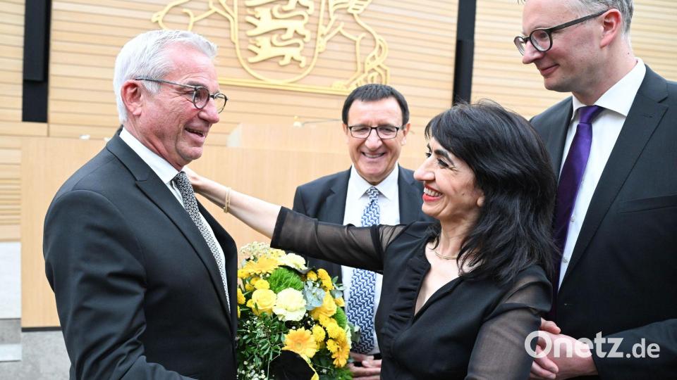 Stuttgart: Neuer Landtagspräsident – Thomas Strobl (l) nimmt im Plenum Glückwünsche von Muhterem Aras entgegen Bild: Bernd Weißbrod/dpa